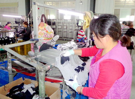 湖北鄖陽(yáng)兩千余家微工廠(chǎng)助推鄉(xiāng)村振興，萬(wàn)余村民實(shí)現(xiàn)家門(mén)口就業(yè)